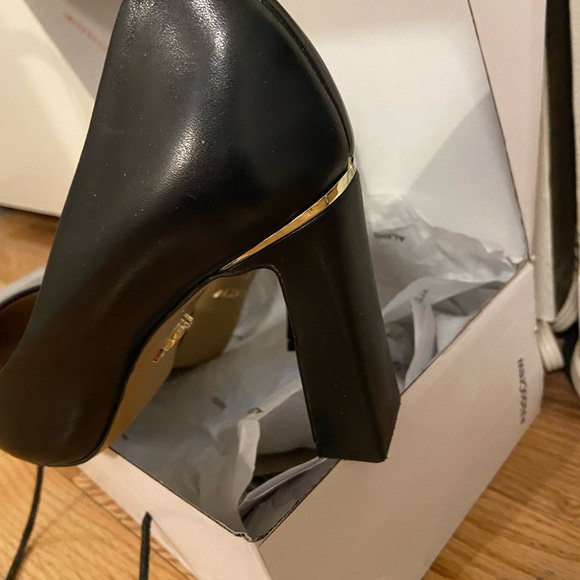 Aldo Black Pumps - Picture 2 of 6